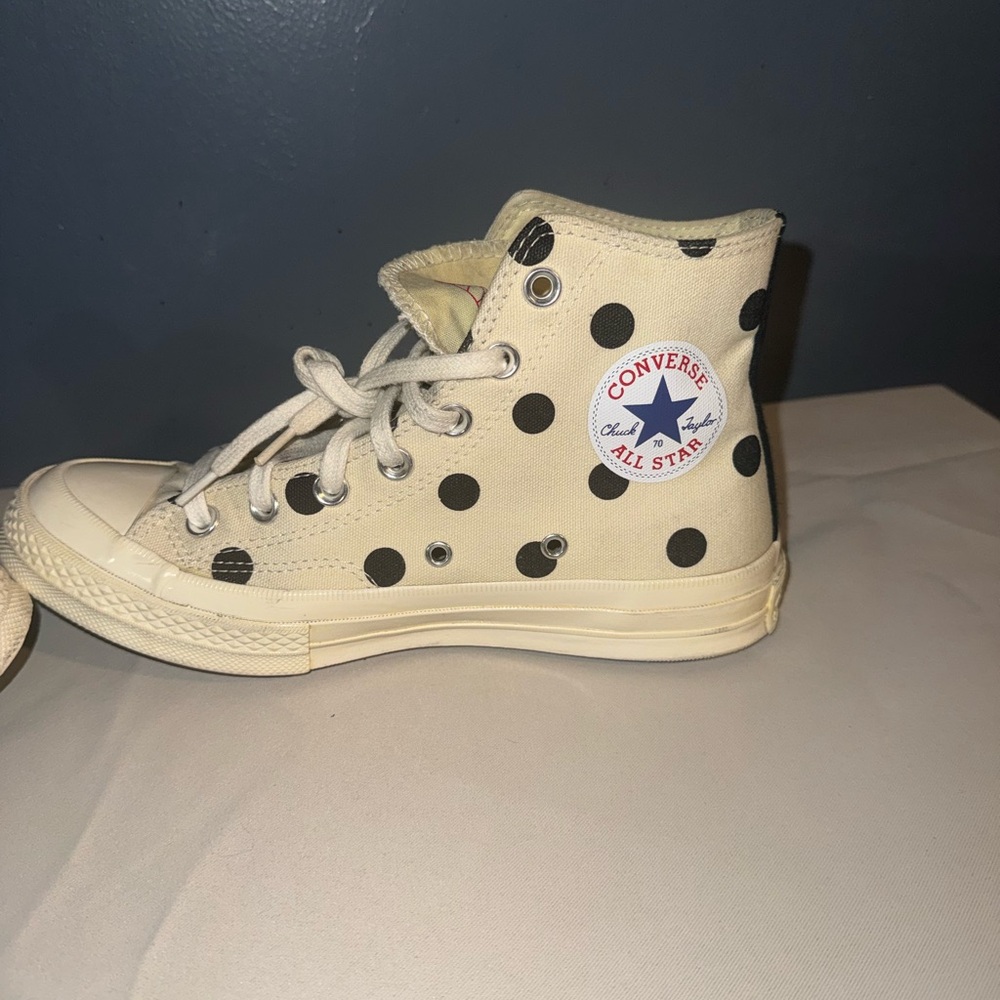 Converse x CDG White High-Top Sneakers with Black Polka Dots and Red Heart - Picture 3 of 9
